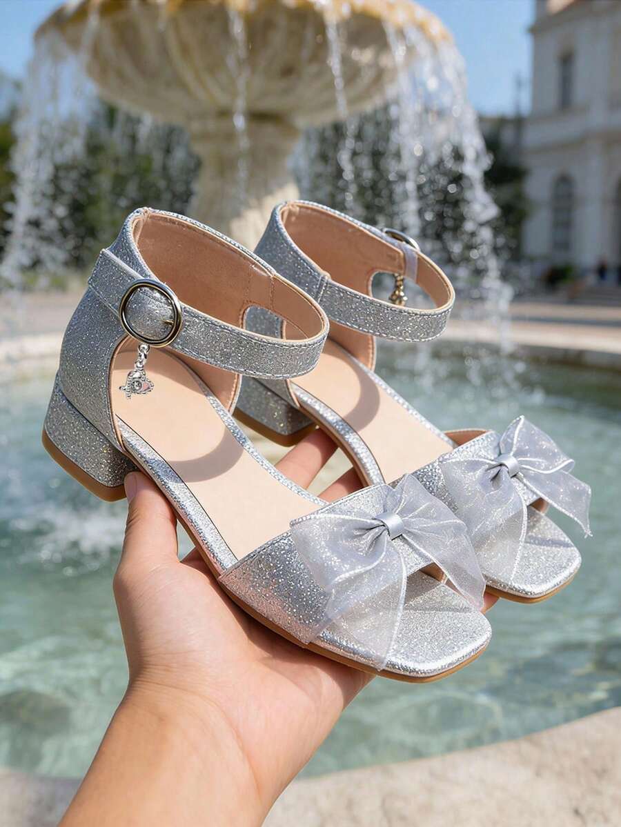 1 Pair Girls' Silver Glitter + Tulle Bow + Pendant Decorated High Heels (Glitter Shoe Body + Tulle Bow + Metal Pendant Design), Glitter Material Low Heel Ankle Strap Platform Princess Style High Heels Suitable For Birthday Party, Stage Performance, Etc. - Silver - View 1