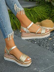 A Pair Of Woven Women's Wedge Heel Thick-Soled Sandals With Rivet Decoration, Fashionable Thick-Soled Golden Wedge Heel High Heels, Resort Style, Suitable For Daily Wear In Summer, Golden Sandals For Women - 金色 - 查看 3