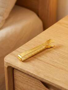 一件复古木质烛台，镂空设计，仿古青铜色装饰。适用于居家祈祷、冥想、家居及办公装饰。可作为节日礼物、乔迁礼物、纪念品或客厅装饰品，也是送给女友、生日或毕业礼物、斋月用品、开斋节礼物的理想之选。 - 多款式 - 查看 14