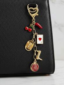 情人节主题钥匙扣，幸运瓶盖饰品，伊比沙樱桃金色钥匙扣。饰有金色靴子、牛仔帽、可爱红樱桃、红辣椒饰品、红色爱心扑克牌和心形弹簧扣。适合送给伴侣、母亲、姐妹或任何女性。日常饰品。 - 彩色 - 查看 6