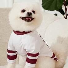 1 pieza Chaleco vintage de rayas blancas con patrón de 27 letras y números para perros/gatos, fresco, casual, transpirable y cómodo top de tirantes para perros - Rojo y blanco - Ver 8