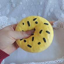 1个柔软慢回弹棉花糖玩具，创意挤压减压指尖玩具，适合作为情人节、圣诞节、生日、万圣节礼物送给男孩、女孩，也适合文具、旅行、课堂使用。 - 彩色 - 查看 4