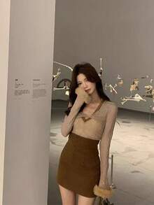 V领扭花蕾丝衬衫，配兔毛袖口 - 摩卡棕 - 查看 4