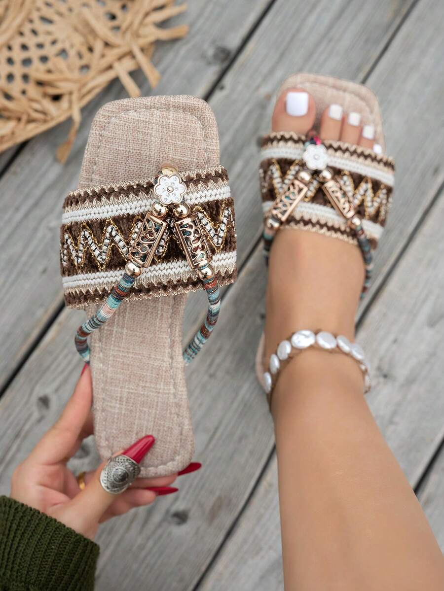 WRCVS Sandalias tipo anillo para el dedo del pie con estilo bohemio en color marrón, zapatillas de verano para mujer con cadena, bordado y suela con cuentas, chanclas con patrón floral retro y aleatorio, atuendo de playa