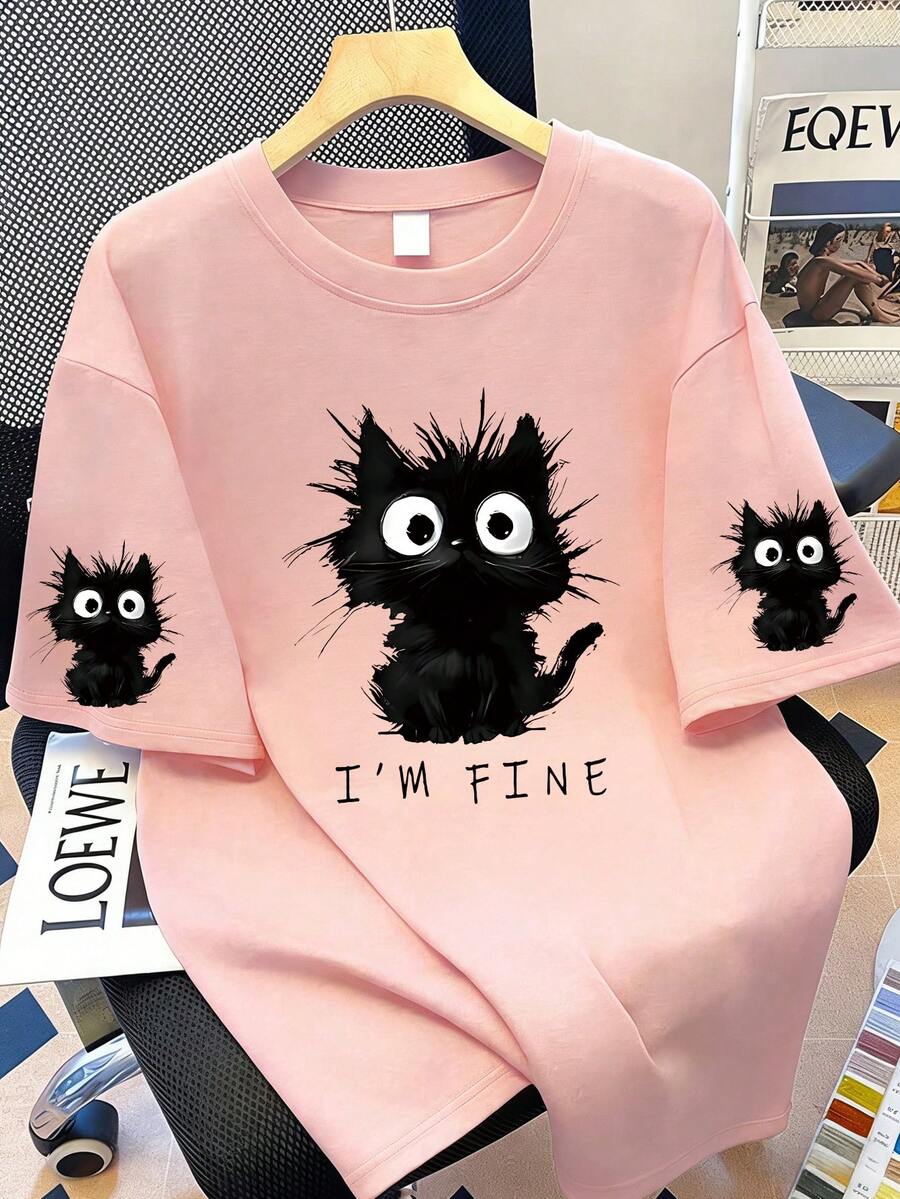 大码女式可爱猫咪印花圆领T恤，适合夏季度假、情人节、狂欢节、母亲节等场合，也可作为礼物赠送。适合日常穿着、外出、节日、海滩、派对、生日、聚会、学校、音乐节、度假、通勤、健身、婚礼等场合，是夏季和春季的理想之选。粉色休闲女式夏季T恤。 - 粉色 - 查看 1