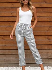 Quần nữ dáng rộng kẻ sọc, có túi cài nút bên hông - Kiểu dáng thoải mái, phù hợp cho kỳ nghỉ bốn mùa, kẻ sọc dọc trắng đen, trang phục đi nghỉ mát. - Sọc đen trắng - Xem 1