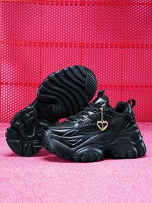 这款休闲运动鞋，大码四季皆宜的户外轻便EVA材质7厘米厚底厚底运动鞋，搭配金色破碎心形吊坠，甜美别致的Y2K风格。 - 黑色 - 查看 5