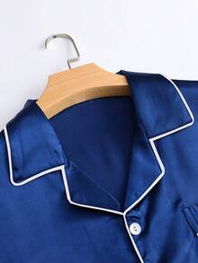 Conjunto de Pijama de Cetim de 3 Peças para Homem: Cor Sólida, Top de Manga Curta com Botões, Robe de Dormir e Calças Compridas. Roupa de Estar em Casa Macia, Confortável e Respirável - Azul - Ver 3
