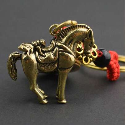 复古中国吉祥马钱币设计钥匙扣 - 红金编织绳 - 锌合金和铜合金材质，适用于汽车钥匙和包包，中国新年幸运马钱币钥匙扣