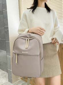 极简主义宣言背包 | 3D立体剪裁 *多功能隔层释放纯粹美学，都市通勤必备。符合人体工学的设计：一套完整的装备，诠释简约与实用平衡的理念。光滑闪亮的背包主体，3D立体剪裁轮廓确保了超大容量。 - 彩色 - 查看 11