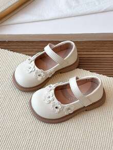 1 par de zapatos planos de moda para niños, parte superior de PU con patchwork, unicolor de cuero PU principal con decoración de flores de rhinestone, diseño de punta redonda con patchwork simple y fresco, suave y liviano transpirable, cierre de conveniente, adecuado para uso diario casual, juego, ocasiones festivas, combinando estética y practicidad. - Beis - Ver 3