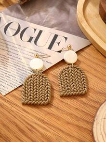 一对手工制作的软陶材质纯棕色长半圆形编织几何吊坠耳环，适合度假、外出、派对佩戴，也可作为礼物。 - 棕色 - 查看 1