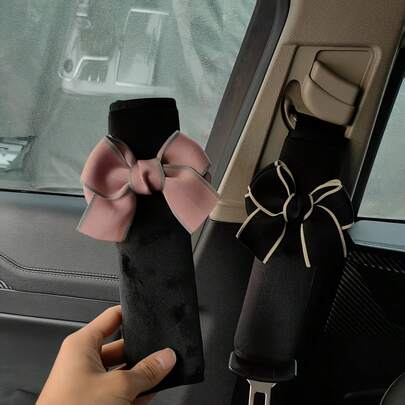Cute Car Seatbelt Shoulder Pads With A Bow Design, Perfect For Who Want A Touch Of Elegance In Their Vehicle.