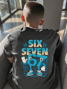 Camiseta de manga corta casual con cuello redondo y estampado de letras y dibujos animados para niño pequeño - Gris Oscuro - Ver 1