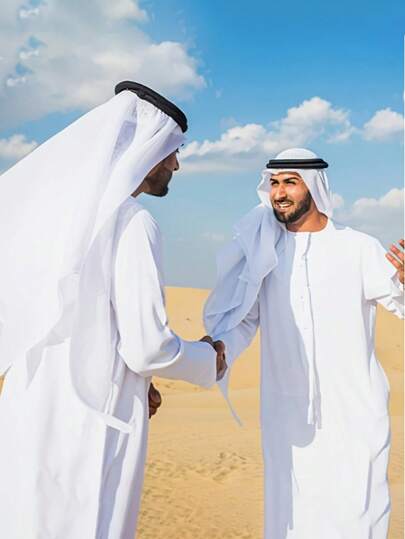 两件装男士优雅白色阿拉伯头巾，透气涤纶面料，巴厘岛传统蕾丝设计，休闲日常阿拉伯风配饰，适合迪拜、沙特阿拉伯、中东等地，是送给男士的完美礼物，四季皆宜，舒适时尚 | 现代精致风格 | 高品质工艺，可作长袍头巾