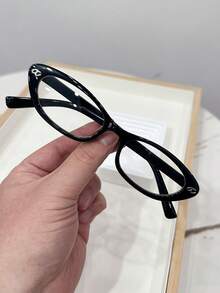 1pc Women's Casual Retro Cat Eye Small Frame Black Fashion Flat Glasses, Suitable For Daily Wear And Street Photography - Black - View 4