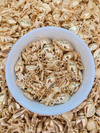 Pingentes Dourados Sortidos Fundo do Mar Diy Para Bijuteria Apliques e Artesantos 50un