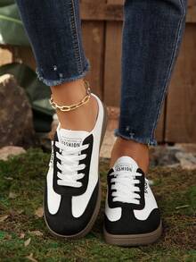 Retro German Style Casual Low-Top Sneakers, Fashion Versatile Sports Skateboard Shoes, Minimalist White Sneakers - Black - View 4