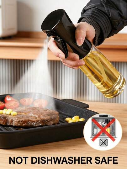 1 Chai xịt dầu ăn (Sản phẩm này được làm từ chất liệu PP. Vui lòng không cho vào máy rửa chén để tránh biến dạng và ảnh hưởng đến chất lượng. Khi sử dụng chai xịt dầu này vào mùa đông, cần lưu ý rằng nên bảo quản các loại chất béo có mật độ cao (như dầu ô liu)).