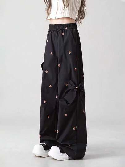 女士黑色熊纹印花运动工装裤，春季新品，3D蝴蝶结修身阔腿休闲裤