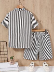 2 Stücke/Set Jungen gestreiftes Kurzarmhemd + Shorts, lässiger, weiter Sommeroutfit - Grau - Übersicht 2