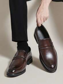 Abfuber Mocasines de estilo retro clásico para hombres, zapatos elegantes para caballero, parte superior transpirable de unicolor, suela antideslizante, adecuados para uso diario casual, negocios, ocasiones formales, graduación, boda, fiesta, primavera/verano/otoño. Se recomienda pedir una talla talla grande grande para uso formal/de negocios formales - Marrón - Ver 2