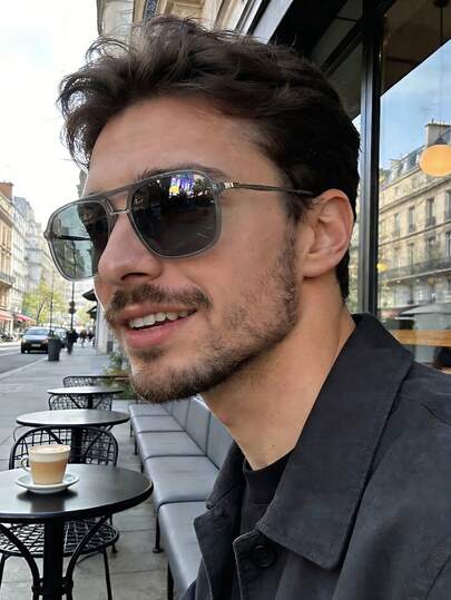 男女通用灰色偏光复古飞行员太阳镜，经典金属镜框时尚眼镜，适合大脸型，夏季度假必备复古太阳镜，适合骑行、钓鱼、驾驶、海滩等场合。