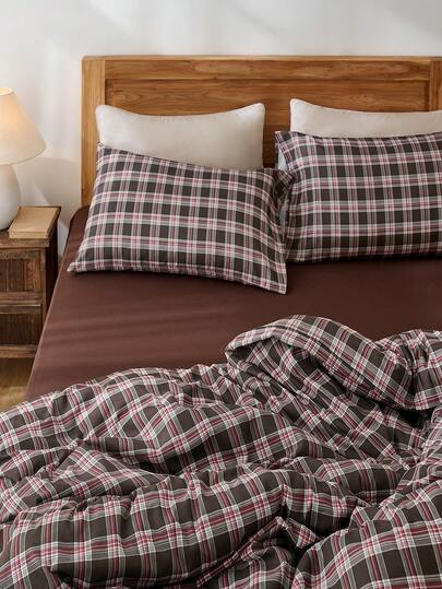 3 st. påslakanset i 100 % polyester med vintage-randigt tryck, 2 rutiga örngott + 1 påslakan (utan lakan)