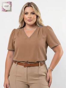Blusa Feminina Social Plus Size Elegante Manga Curta Moderna Tecido Duna GG G1 G2 G3 Verão Trabalho - Marrom Caramelo - Visão 2