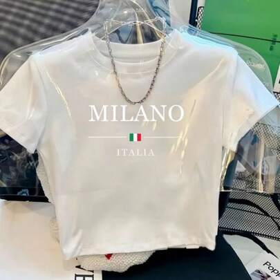 Camiseta Cropped com Estampa Italiana Top de Gola Redonda Tecido Macio Looks Casual e Moderno