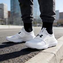 Under Armour 男式跑步鞋，轻便透气缓震，户外公路跑鞋，白色，魔术贴闭合运动鞋，无鞋带通勤步行户外运动鞋，健身房训练休闲鞋，RUNPLAY 3024870-106