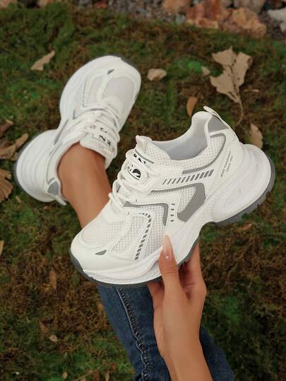 Zapatillas deportivas de mujer para primavera/otoño, nuevas zapatillas deportivas gruesas, malla transpirable, suela gruesa, tacón de cuña bajo, zapatos casuales ligeros y versátiles de moda casual con cordones, blanco y gris, blanco y azul