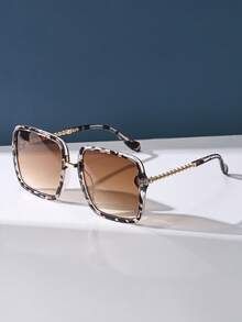 女士豹纹复古超大方形时尚眼镜，经典塑料镜框，适合宽脸，夏季度假必备复古太阳镜，适合海滩旅行、驾驶和日常佩戴 - 彩色 - 查看 3