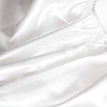 2 piezas Juego de Fundas de Almohada de Satén Sedoso, Suave y Transpirable, Anti-Arrugas, Suave para el Cabello y la Piel, Mejora la Calidad del Sueño. Solo Funda de Almohada, Sin Relleno, Satén Lujoso, Extremadamente Suave y Transpirable, Lavable a Máquina. Regalo Ideal para Familia y Viajes. Cierre de Sobre, Fresco y Cómodo, Funda de Almohada de Lujo para Cama, Funda de Almohada de Hotel Super Suave, Se Ajusta a Camas Tamaño Estándar, Completo, Queen, King. - Blanco - Ver 9