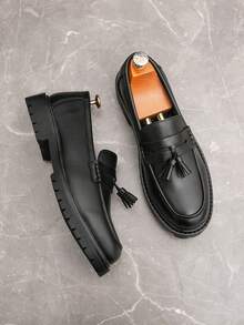 Giày lười nam, giày da mềm mại công sở, giày casual họa tiết đen trắng mới năm 2026, giày mùa hè đế mềm kiểu Hàn Quốc và Anh, giày moccasin đơn giản đa năng, giày retro hàng ngày, giày liền thân kiểu ngư dân, giày cưới trang trí tua rua cho ngày Valentine, Halloween, trang phục thường ngày, giày công sở nhẹ nhàng thoải mái, giày da mũi nhọn đế bằng nhỏ cho công sở, giày lịch sự cho quý ông, giày chú rể, quà tặng ngày lễ, giày lười Penny mùa xuân/thu. - màu đen - Xem 17