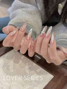 Miss Leia 1-6 15ml 春夏美甲爱心猫眼凝胶指甲油。这款百搭、显白、裸金色/金色珠光猫眼指甲油色彩丰富，适合初学者。UV/LED灯固化，可浸泡，打造半永久性美甲效果。是美甲沙龙、美容院、DIY项目、节日派对以及送给女性的理想礼物。也适用于美甲用品。 - 裸粉色 - 查看 6