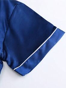 Conjunto de Pijama de Cetim de 3 Peças para Homem: Cor Sólida, Top de Manga Curta com Botões, Robe de Dormir e Calças Compridas. Roupa de Estar em Casa Macia, Confortável e Respirável - Azul - Ver 4