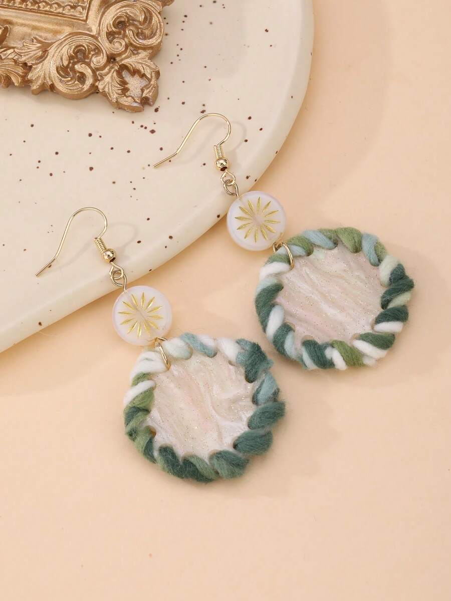 一对手工钩编向日葵玻璃珠耳环，时尚百搭，适合度假、派对和日常佩戴 - 白色 - 查看 1