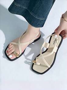 女士平底凉鞋，新款时尚黑白简约女士凉鞋（鞋码偏小两码），百搭柔软舒适女士凉鞋，夏季休闲可调节搭扣平底凉鞋，适合女孩户外购物度假沙滩穿着的平底女鞋，黑白配色，女士拖鞋，女士夏季凉鞋，轻便拖鞋，塑料拖鞋 - 黑與白 - 查看 11