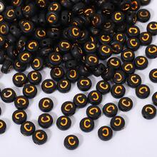 200/500/1000 piezas Cuentas con patrón de letras doradas sobre base negra de 4x7mm para hacer collares y joyería DIY - Fondo negro con letras doradas - Ver 17