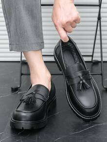 Giày lười nam, giày da mềm mại công sở, giày casual họa tiết đen trắng mới năm 2026, giày mùa hè đế mềm kiểu Hàn Quốc và Anh, giày moccasin đơn giản đa năng, giày retro hàng ngày, giày liền thân kiểu ngư dân, giày cưới trang trí tua rua cho ngày Valentine, Halloween, trang phục thường ngày, giày công sở nhẹ nhàng thoải mái, giày da mũi nhọn đế bằng nhỏ cho công sở, giày lịch sự cho quý ông, giày chú rể, quà tặng ngày lễ, giày lười Penny mùa xuân/thu. - màu đen - Xem 5