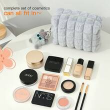 Bolsa de maquillaje de felpa de gran capacidad recomendada con colgante de pom pom - Bolsa de maquillaje rosa de tacto suave adecuada para viajes y uso en casa, diseño lindo y práctico para mujeres, bolsa de viaje de maquillaje de temporada superior - Rosa - Ver 8