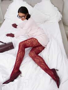 1双加大码女士渔网袜，法式复古玫瑰蕾丝提花长筒袜，性感优雅朋克风渔网连裤袜，适合派对、晚宴和正式场合 - 酒紅色 - 查看 3