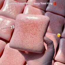 1个逼真茉莉吐司造型慢回弹软胶减压面包挤压玩具，是送给朋友、家人、生日、情人节、复活节、圣诞节的完美礼物。 - 彩色 - 查看 11