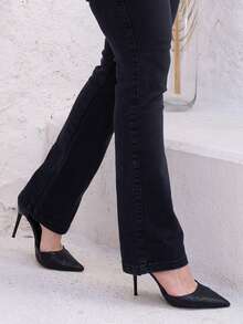 Calça Jeans Feminina Petit Preta Biotipo Original Lycra Elastano Cintura Alta Confortável Boca Sino Flare - Preto - Visão 3