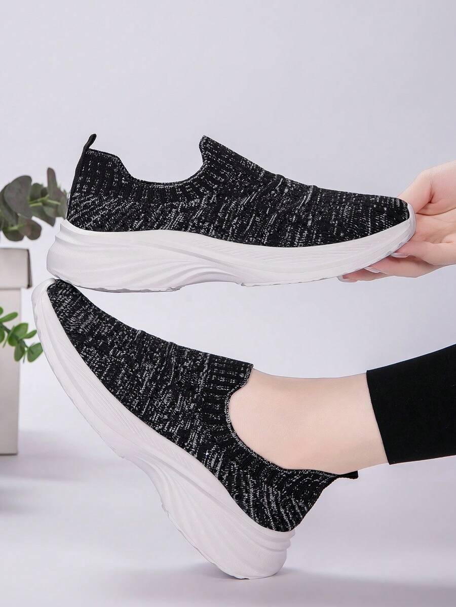 女士黑色透气针织休闲平底一脚蹬鞋，轻便舒适 - 黑色 - 查看 1