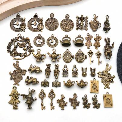随机混装 44/45 件装 古银色/青铜色 爱丽丝梦游仙境主题茶会蒸汽朋克骷髅钥匙吊坠，适用于 DIY 首饰制作工艺品