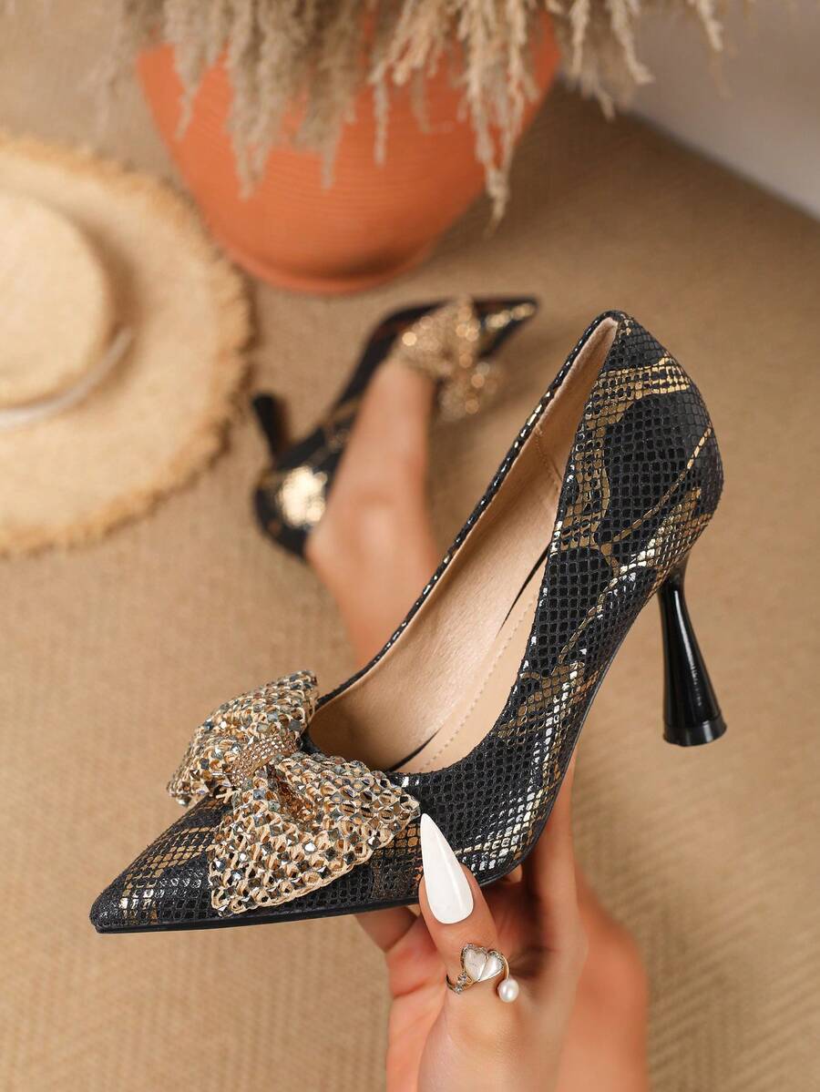 女士优雅高跟鞋，蛇纹尖头设计，饰以水钻蝴蝶结，百搭舒适，9厘米锥形鞋跟，适合四季通勤，舒适百搭，可用于办公室、外出、约会派对等场合。 - 黑色 - 查看 1