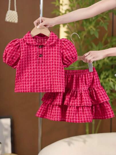 Conjunto de 2 piezas de niña joven con estampado de cuadros en color fucsia: Blusa con mangas abullonadas y cuello + Falda de múltiples capas, conjunto casual de verano para la calle/salir, ropa infantil dulce y que reduce la edad, transpirable