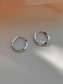 1 Pair Fashionable Lightweight Luxury Metal Geometric Twisted Stud Earrings, Suitable For Teenage Girls Everyday And Holiday Wear - Silver - View 3